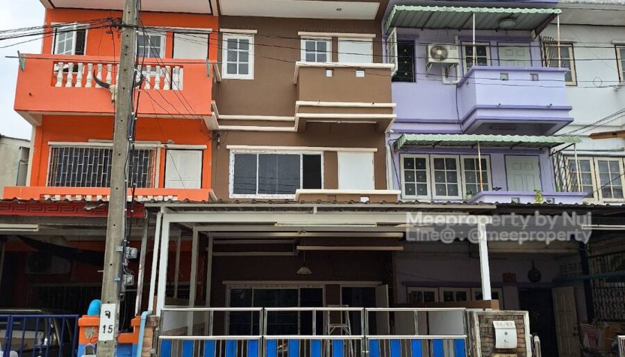 ขายถูกที่สุด‼️ ทาวน์โฮม 3 ชั้น รีโนเวทใหม่ นวมินทร์ 85