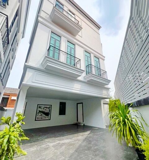 BTS พระโขนง 400 ม.ให้เช่าคฤหาสน์ Pool Villa 3 ชั้น 62 ตร.วา.