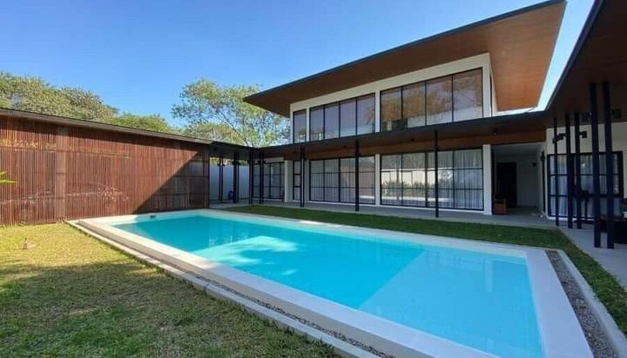 บ้านสวย 12.5 ล้าน 200 ตรว. สไตล์วิลล่าโมเดิร์น ดอยสะเก็ด ติดลำน้ำ