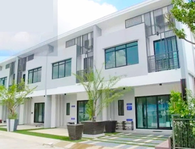 ตลาดเจโม ทาวน์เฮ้าส์หลังมุม 3 นอน รร.นานาชาติแพน-เอเชีย 2.7 กม.