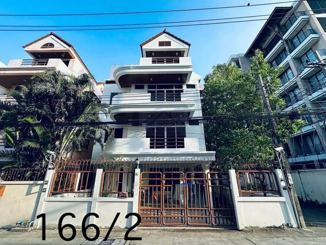 ให้เช่าบ้านเดี่ยว 4 ชั้น 5นอน ซอยสุขุมวิท 31 ใกล้ BTS พร้อมพงษ์
