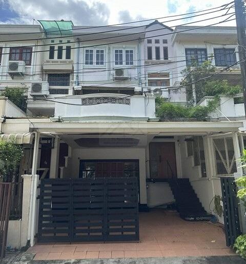 ให้เช่าทาวน์โฮม 2 ชั้น 32 ตรว. หมู่บ้าน Parklane ปรีดีพนมยงค์ 35