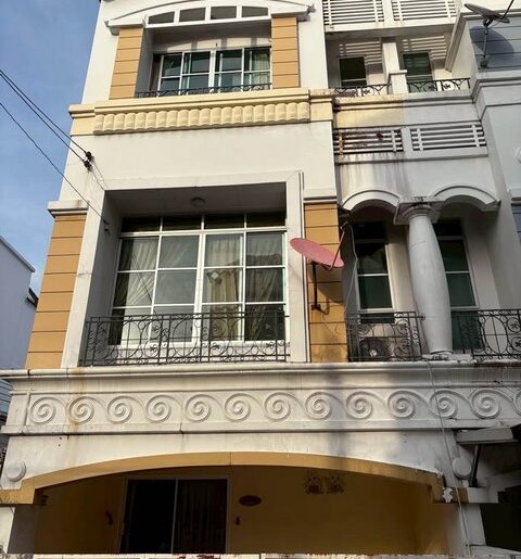 ให้เช่าทาวน์โฮม 3ชั้น 3นอน บ้านกลางเมือง ลาดพร้าว-โยธินพัฒนา เลีย