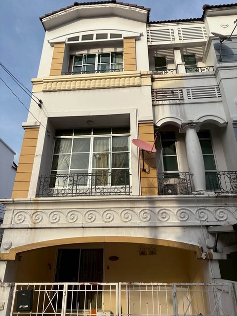 ให้เช่าทาวน์โฮม 3ชั้น 3นอน บ้านกลางเมือง ลาดพร้าว-โยธินพัฒนา เลีย