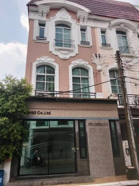 ให้เช่าทาวน์โฮม 3 ชั้น หลังมุม บ้านกลางเมือง มอนติคาร์โล รัชวิภา