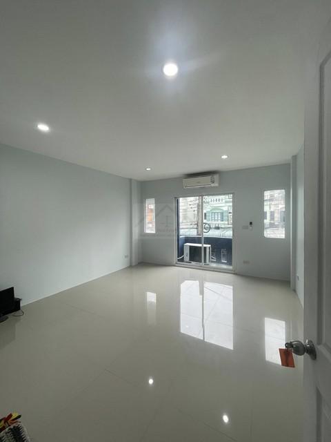 ให้เช่าทาวน์โฮม 3 ชั้น 22 ตรว. 4 ห้องนอน ซอยนวลจันทร์ 31