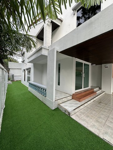 ทาวน์โฮม 3ชั้น มีพื้นที่สวน หญ้าเทียม หลังมุม ซอย รัตนาธิเบศร์