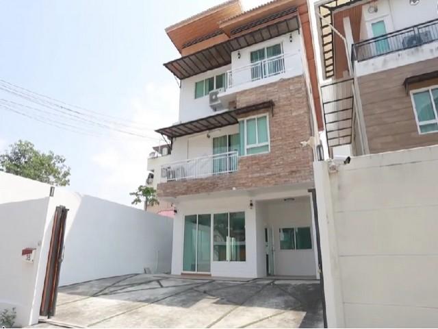 ขายโฮมออฟฟิศ 4 ชั้น 627 ตรม. ย่านลาดพร้าว 110 แยก 4 รีโนเวทใหม่
