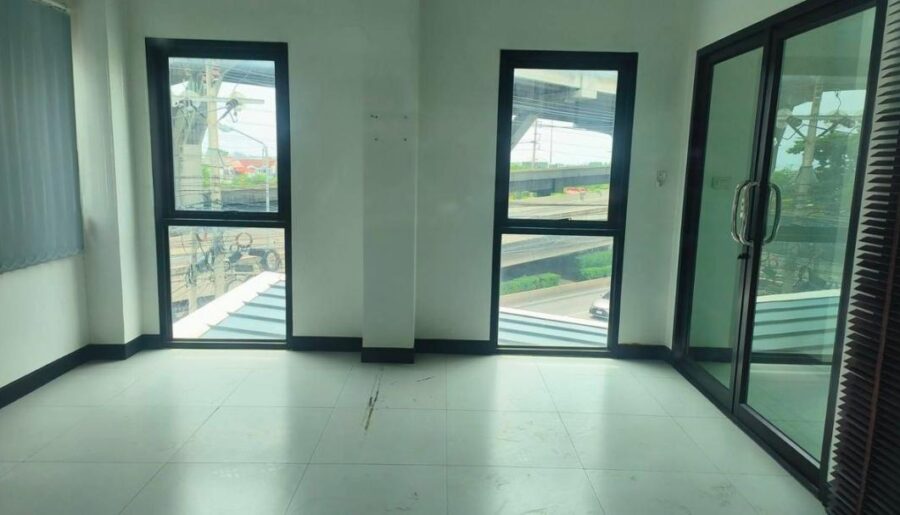 ให้เช่าสำนักงาน 1,250ตรม. ติดถนนใหญ่ วิภาวดี รังสิต ใกล้เซียร์รัง