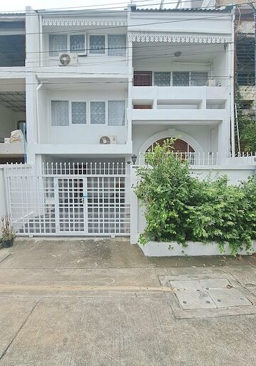 BH3636 ให้เช่าทาวน์โฮม เอกมัย 22 ทำเลดีใจกลางเมือง ใกล้ทองหล่อ